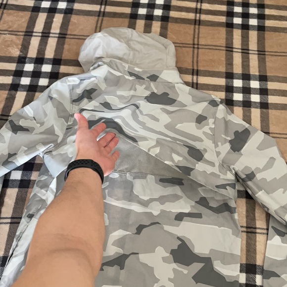 Nike Windbreaker camo edition - Picture 3 of 3